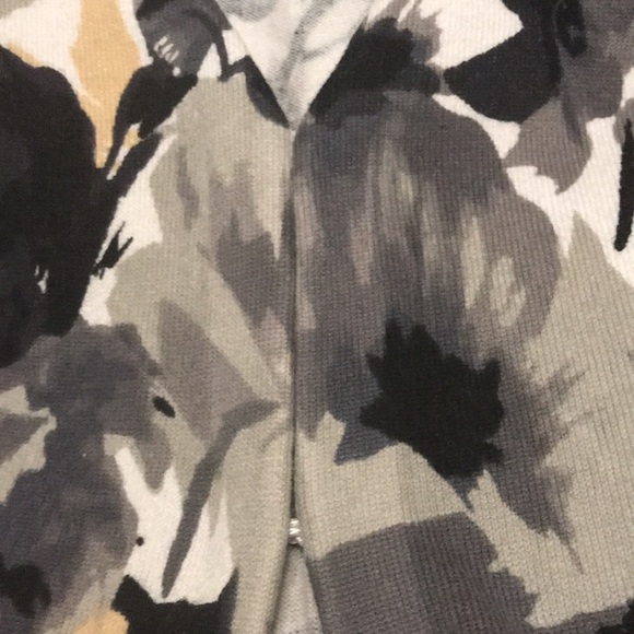 Isaac Mizrahi tunic length sweater. Large. Gray and yellow floral print. - Picture 3 of 8
